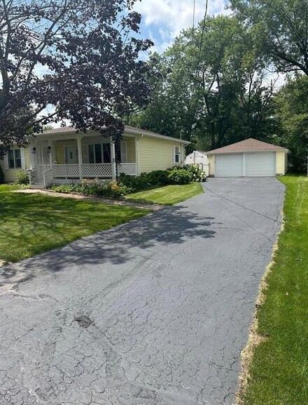 259 N Viant St, Lowell, IN 46356