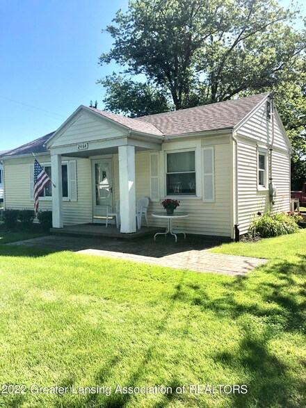 2464 N Eifert Rd, Holt, MI 48842