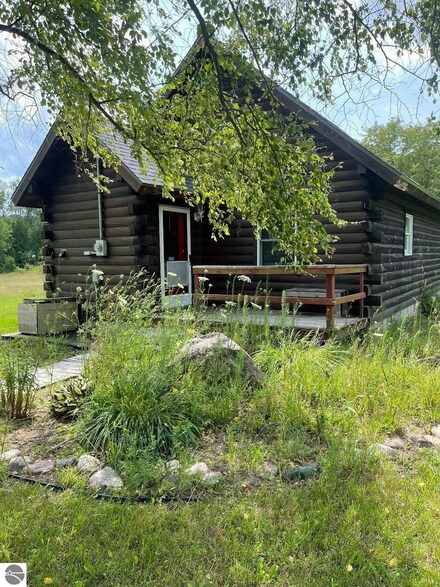 7701 Alabaster Rd, Whittemore, MI 48770