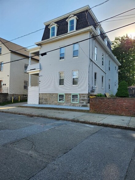 216 Grove St, Fall River, MA 02720