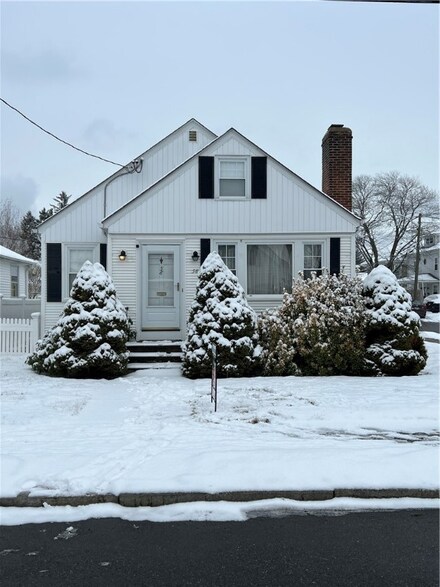 58 Farm St, Providence, RI 02908