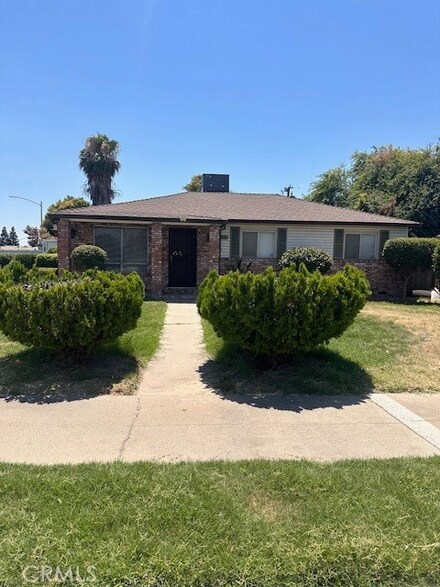 284 E Clinton Ave, Atwater, CA 95301