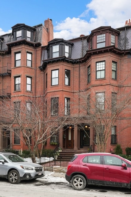 381 Beacon St, Boston, MA 02116