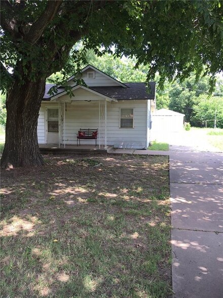 4504 N Grove Ave, Warr Acres, OK 73122