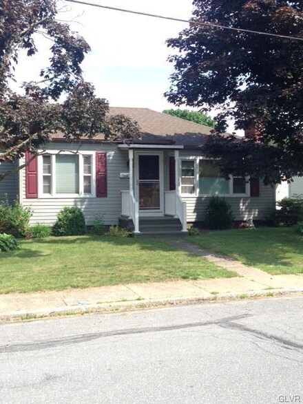 134 Alpha Ave, Wind Gap, PA 18091