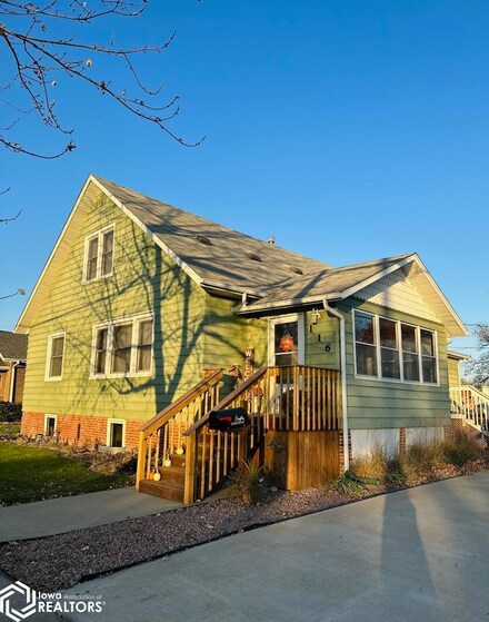 116 N 3rd St, Albia, IA 52531