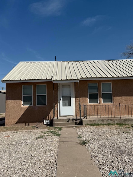 207 E Grand Ave, Artesia, NM 88210