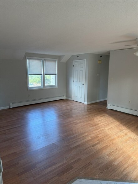68 Lantern Ln Unit 4, Dracut, MA 01826