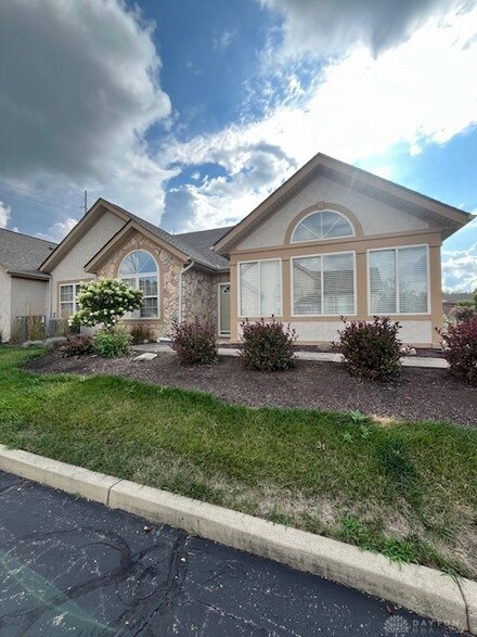 458 Birkdale Village Dr Unit 458, Dayton, OH 45458