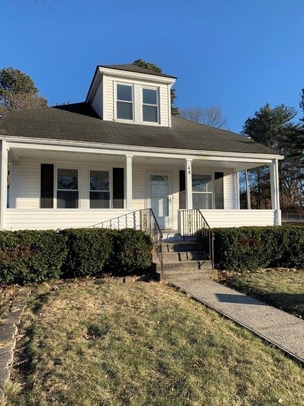 49 Farm St, Blackstone, MA 01504