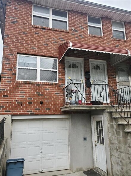 2105 123rd St, College Point, NY 11356