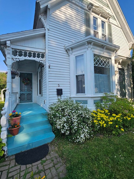 5 Purchase St, Rockland, ME 04841