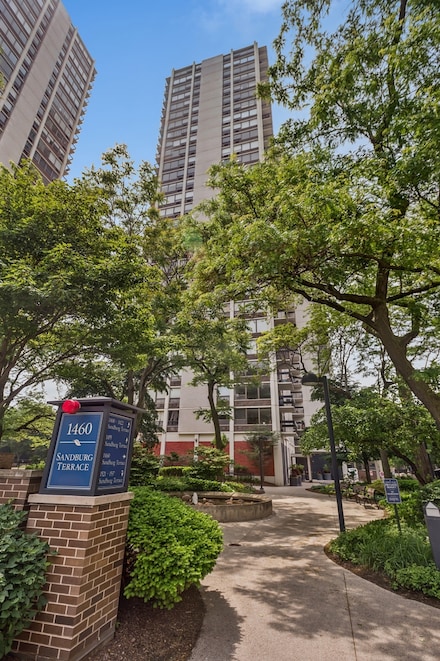 1460 N Sandburg Terrace Unit 2703A, Chicago, IL 60610
