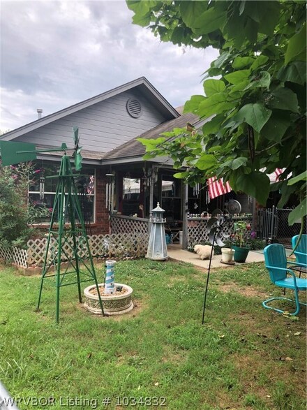 314 S Vine St, Hackett, AR 72937