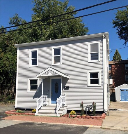 15 Capuano Ave, Cranston, RI 02920