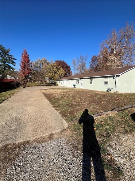 21 SE 130 Rd, Warrensburg, MO 64093