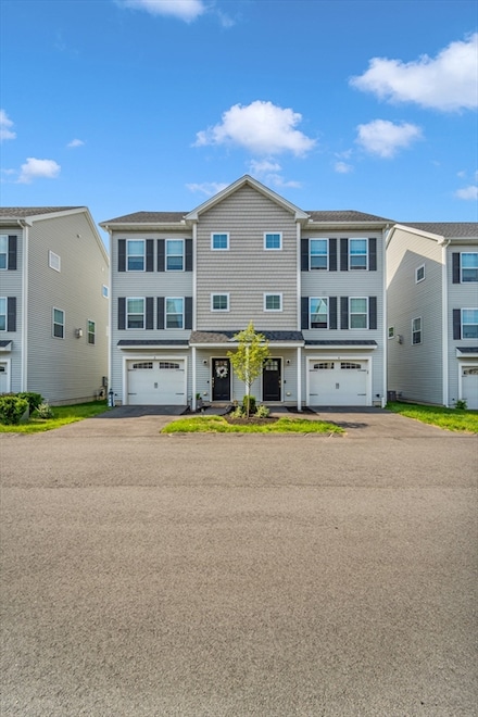 1400 Gorham St Unit 3, Lowell, MA 01852