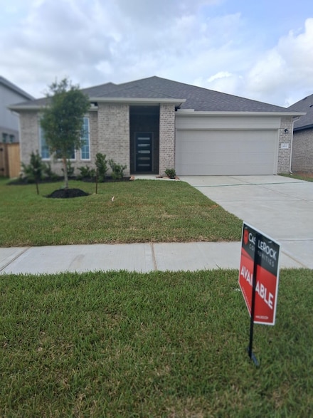 1915 Parks Edge Ln, Angleton, TX 77515