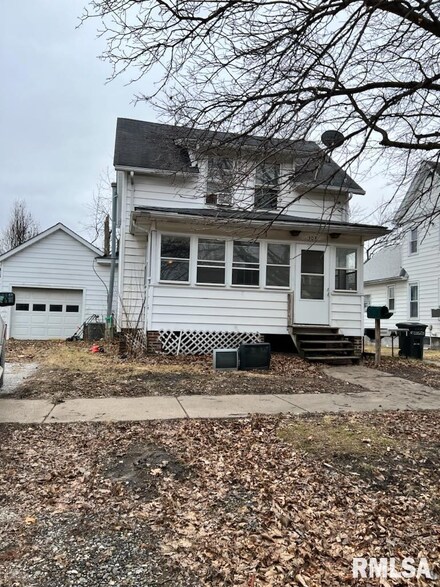 308 SE 4th St, Aledo, IL 61231