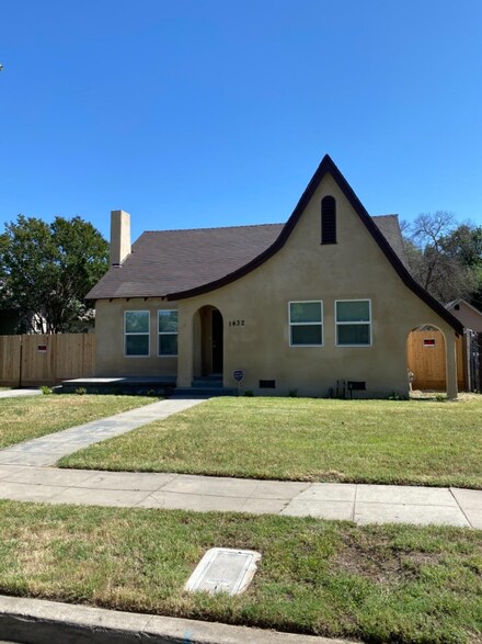 1432 E Englewood Ave, Fresno, CA 93728