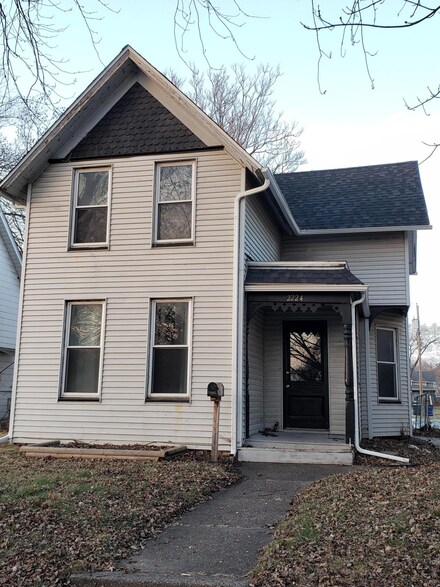 2224 W 1st St, Davenport, IA 52802