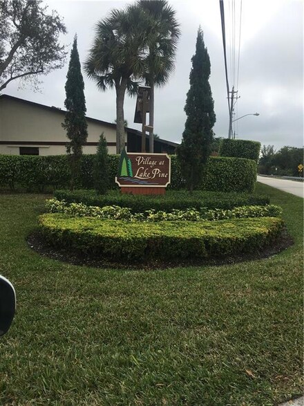 775 SW 119th Way, Davie, FL 33325