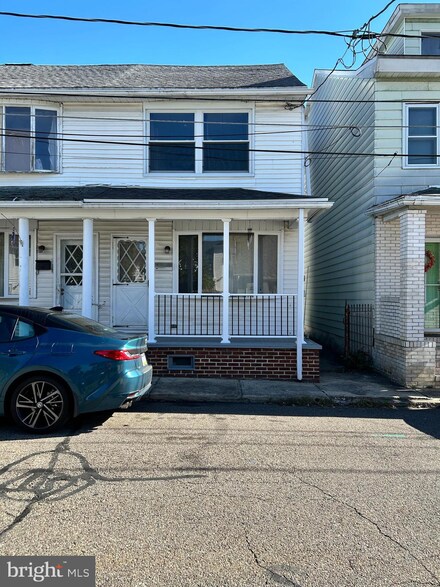 27 N Price St, Saint Clair, PA 17970