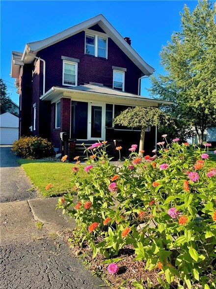 704 Kinsman St NW, Warren, OH 44483