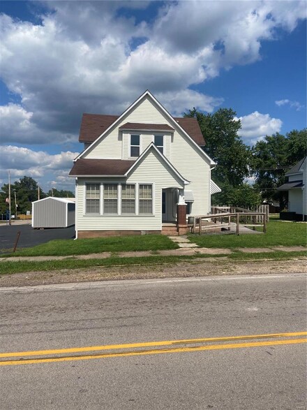918 Cedar St, Bismarck, MO 63624