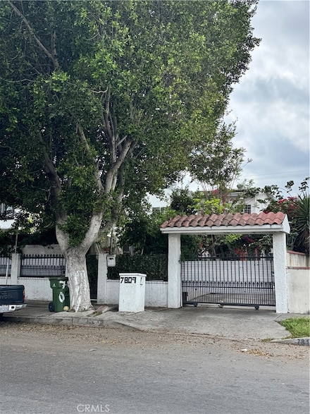 7809 Troost Ave, North Hollywood, CA 91605