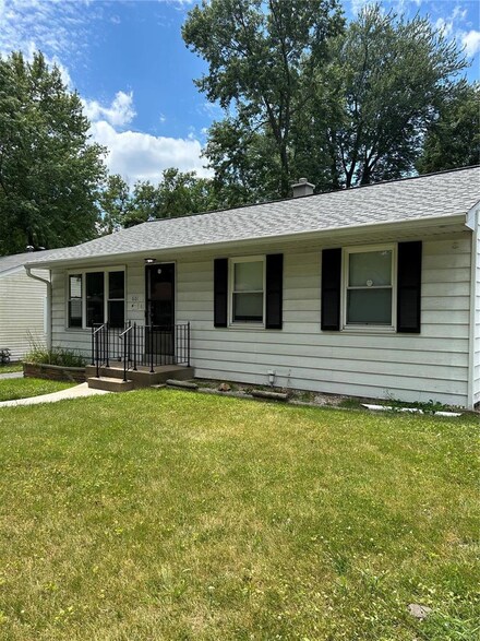 605 Teston Dr, Saint Louis, MO 63135