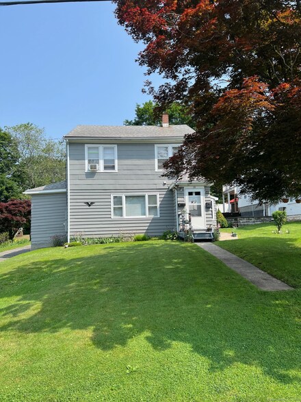 16 Springside Ave, Danbury, CT 06810