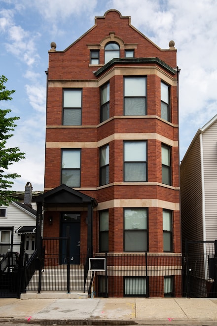 2340 W 21st St Unit 2, Chicago, IL 60608