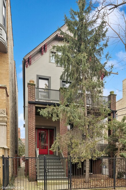 741 W Melrose St, Chicago, IL 60657