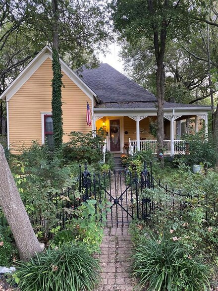 704 N Church St, McKinney, TX 75069