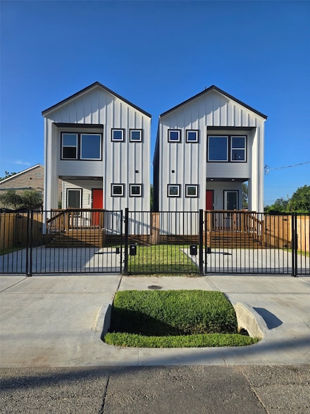3210 Retta St, Houston, TX 77026