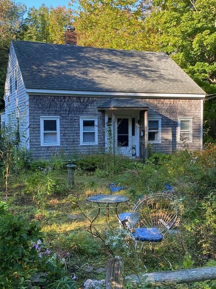 9 Bonnie Brae St, Camden, ME 04843
