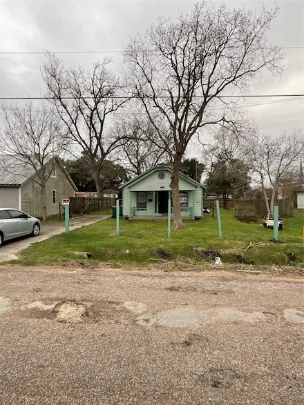 624 Rosedale St, La Marque, TX 77568