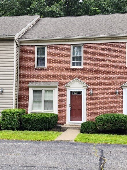 107 Center Depot Rd Unit 5, Charlton, MA 01507