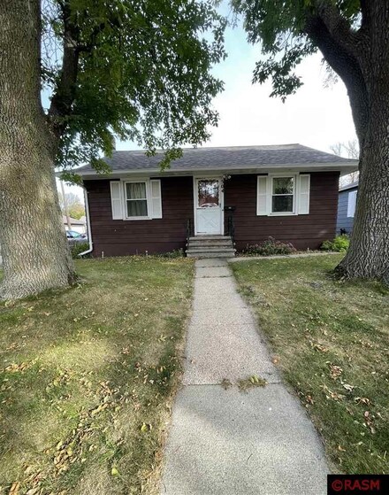 504 1st St, Welcome, MN 56181