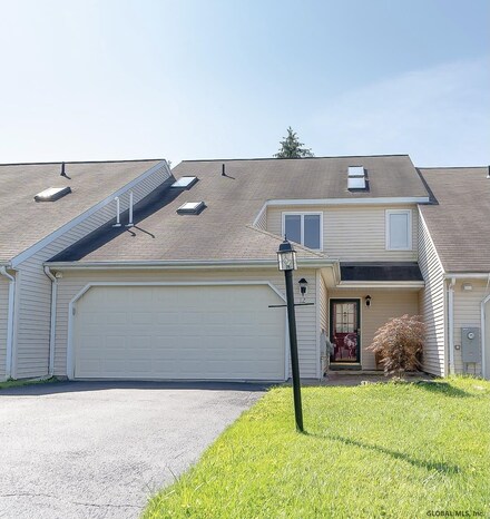 12 Rusfield Dr, Glenmont, NY 12077