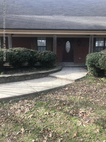 1080 Peyton Rd, Holly Springs, MS 38635