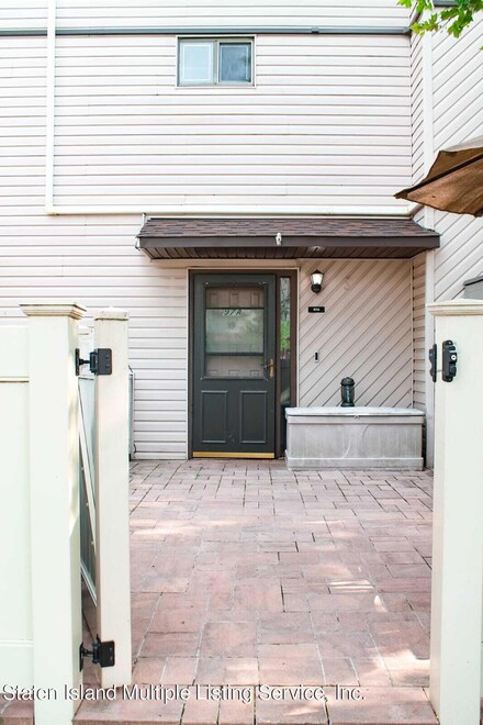97 Selvin Loop Unit A, Staten Island, NY 10303