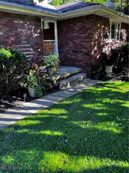 401 Wilkinson Ave, Youngstown, OH 44509