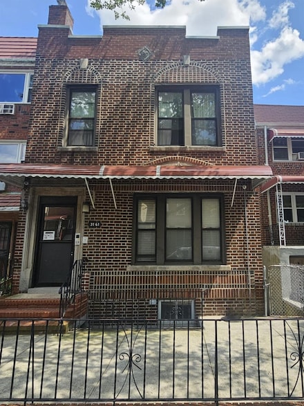 31-61 43rd St, Astoria, NY 11103