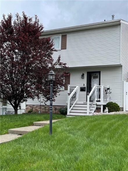1405 4th St, Natrona Heights, PA 15065