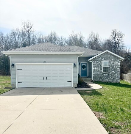 1505 Westbrook St, Marshfield, MO 65706