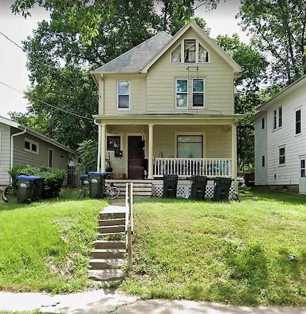 518 S Lucas St, Iowa City, IA 52240