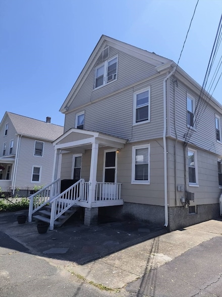 13 William St, Westfield, MA 01085