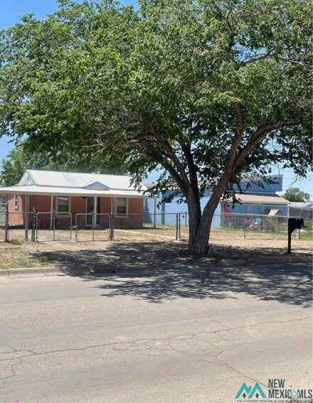 402 E Bland St, Roswell, NM 88203